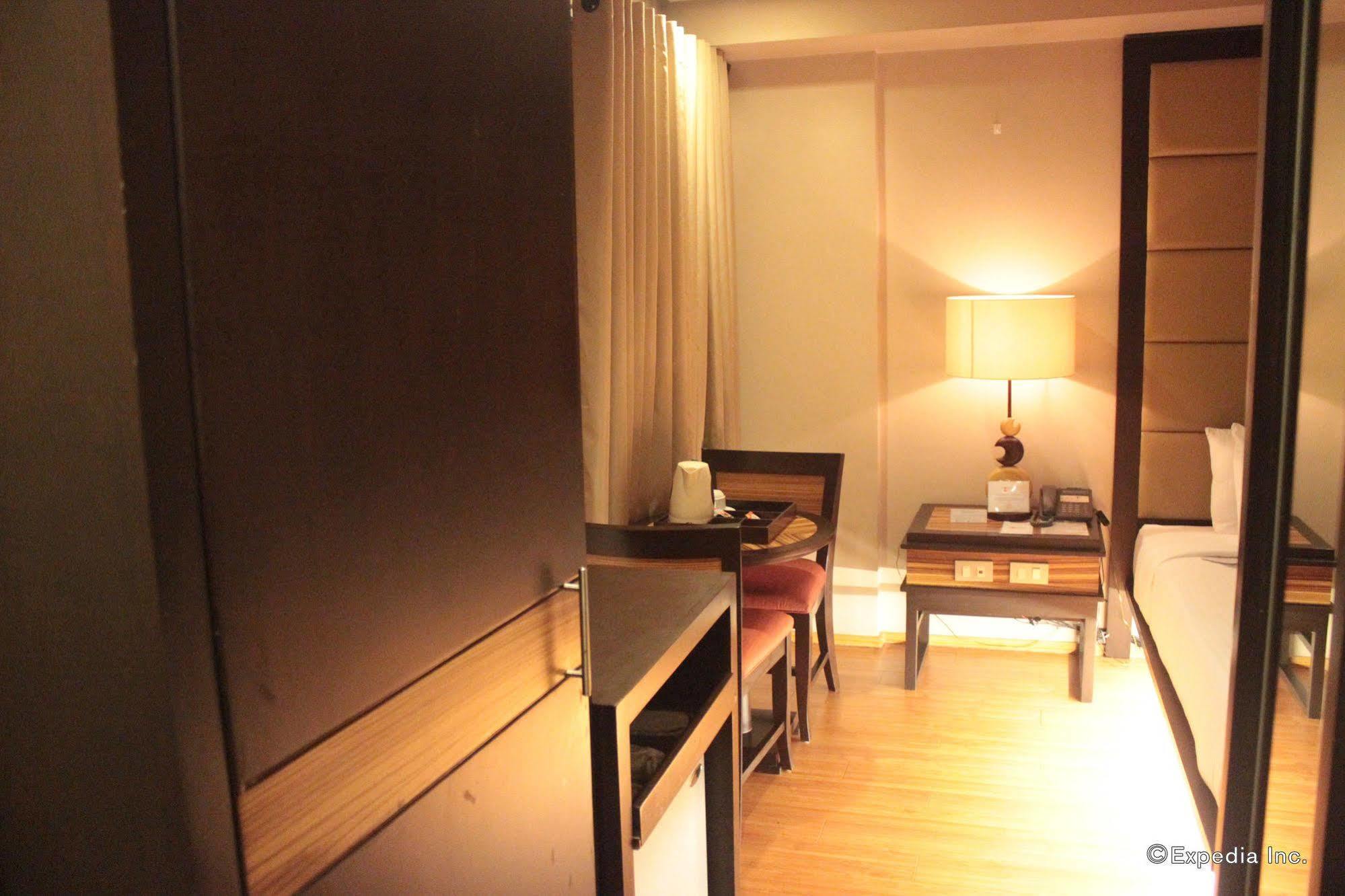 Soleste Suites Quezon City Eksteriør billede