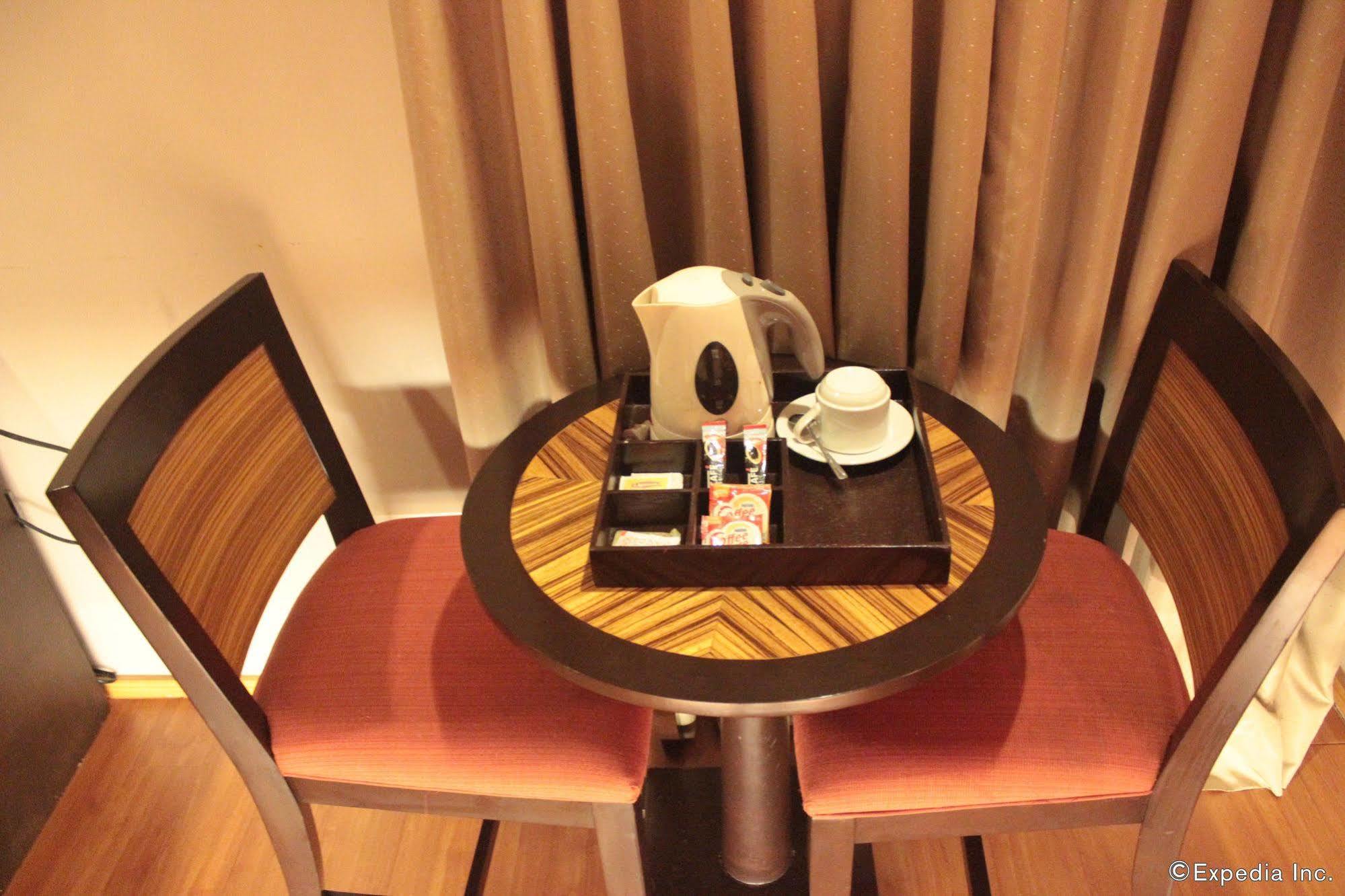 Soleste Suites Quezon City Eksteriør billede