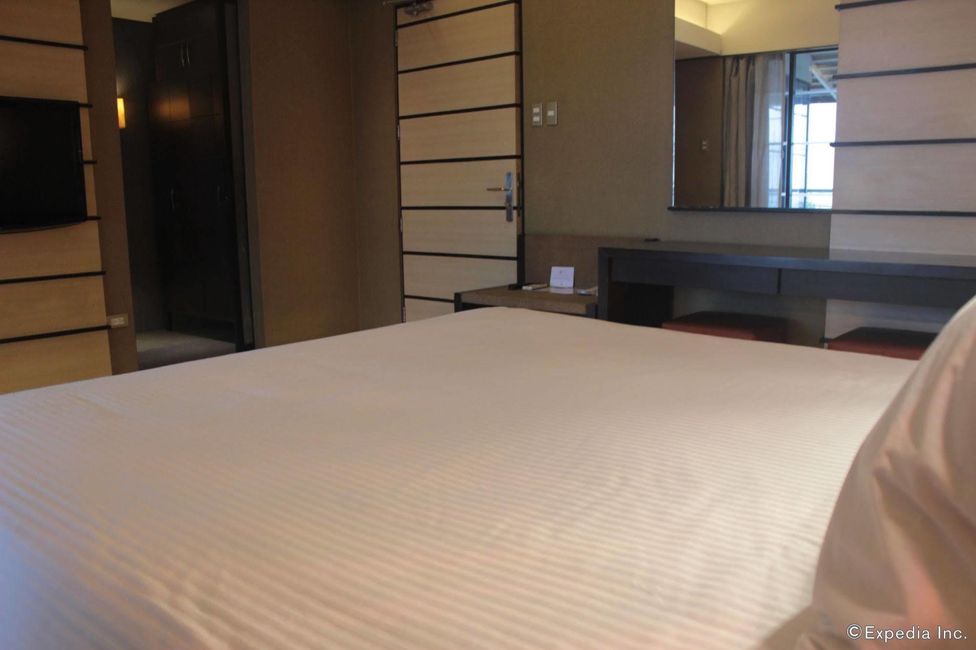 Soleste Suites Quezon City Eksteriør billede