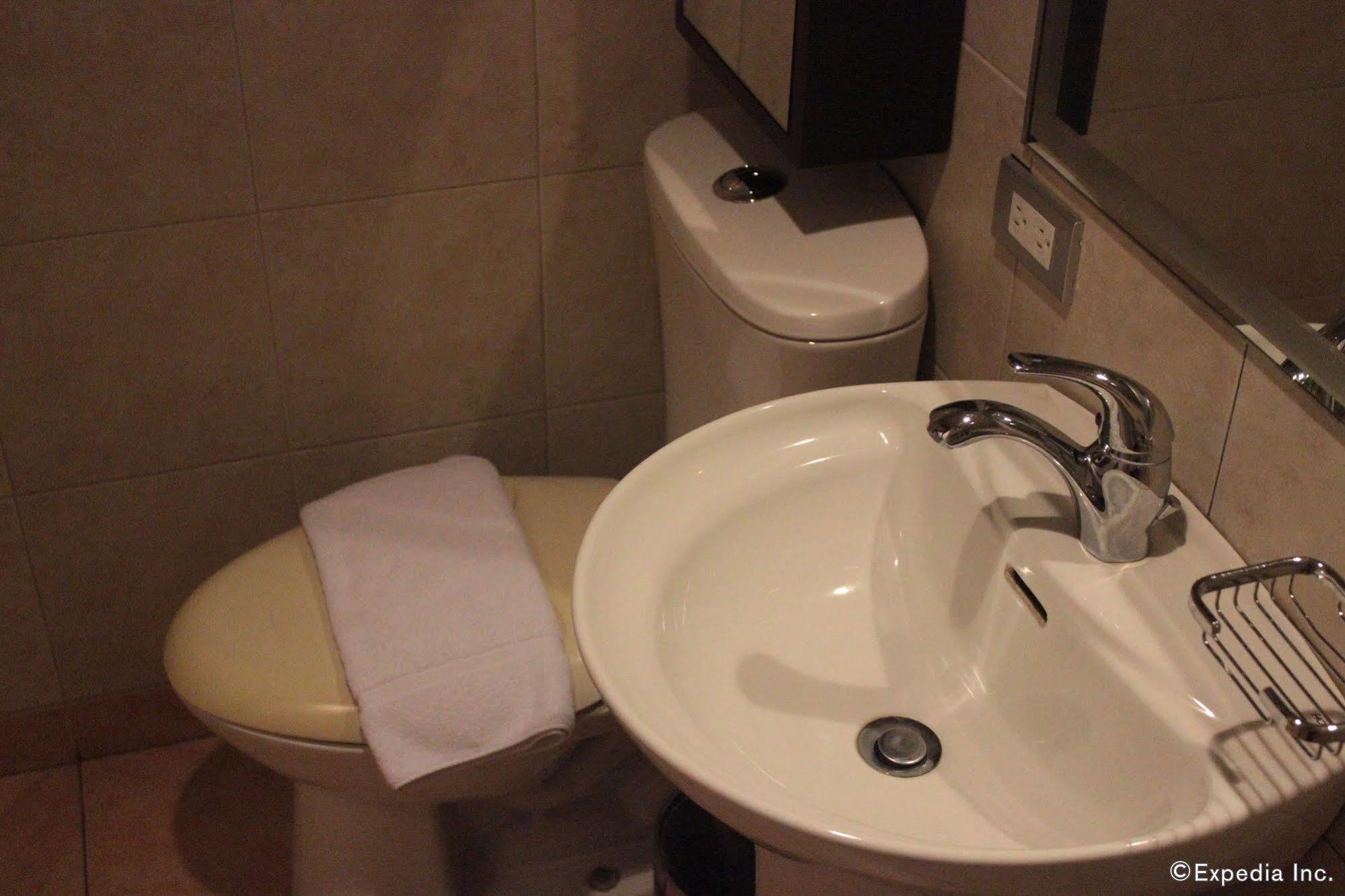 Soleste Suites Quezon City Eksteriør billede