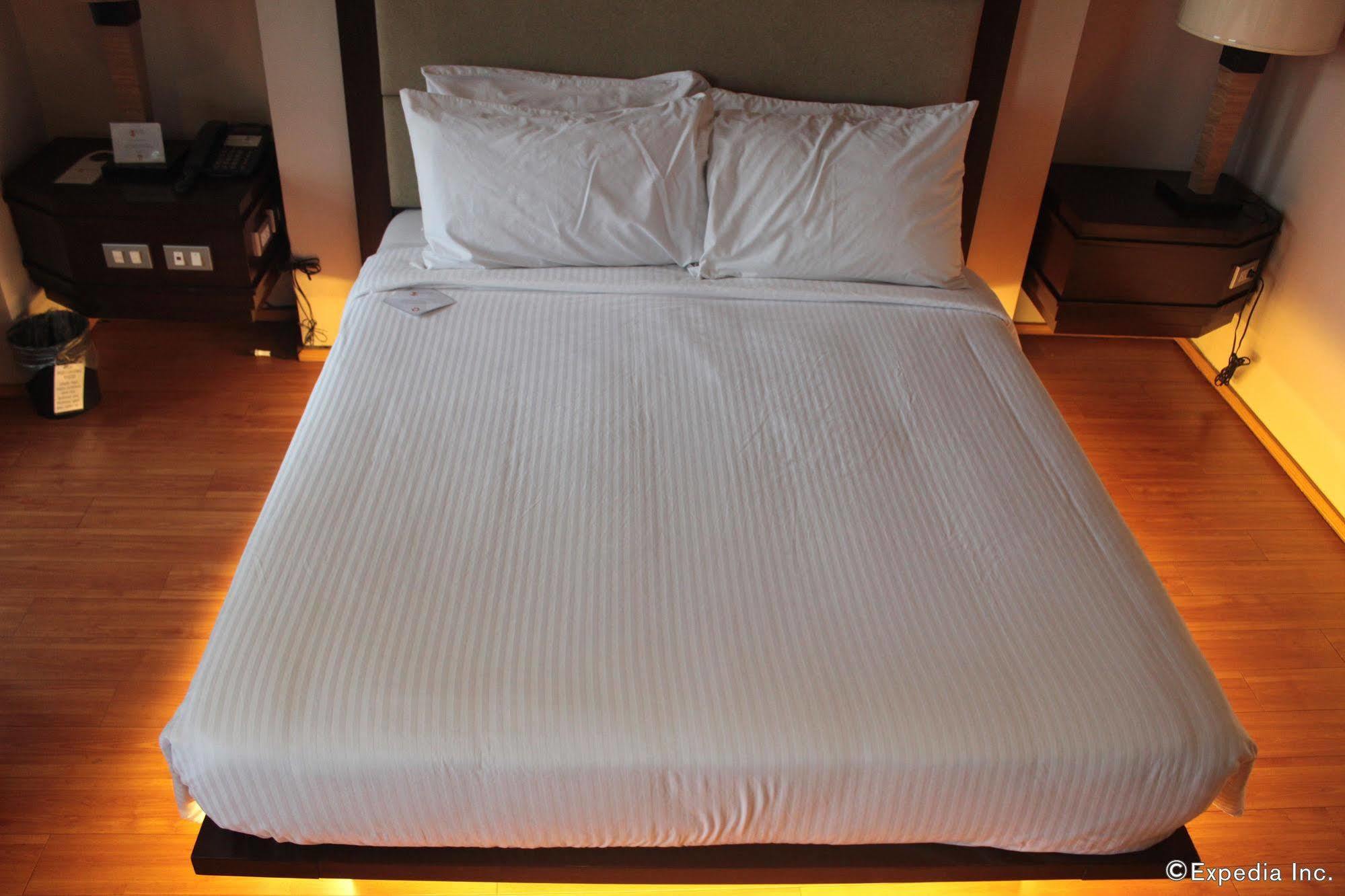 Soleste Suites Quezon City Eksteriør billede